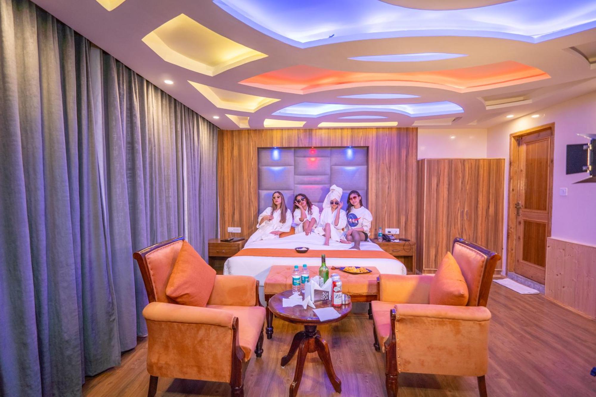 Hill River Resort - Central Heated & Air Cooled - Near Mall Road , Best Property Of Manali 2024- 2025 المظهر الخارجي الصورة