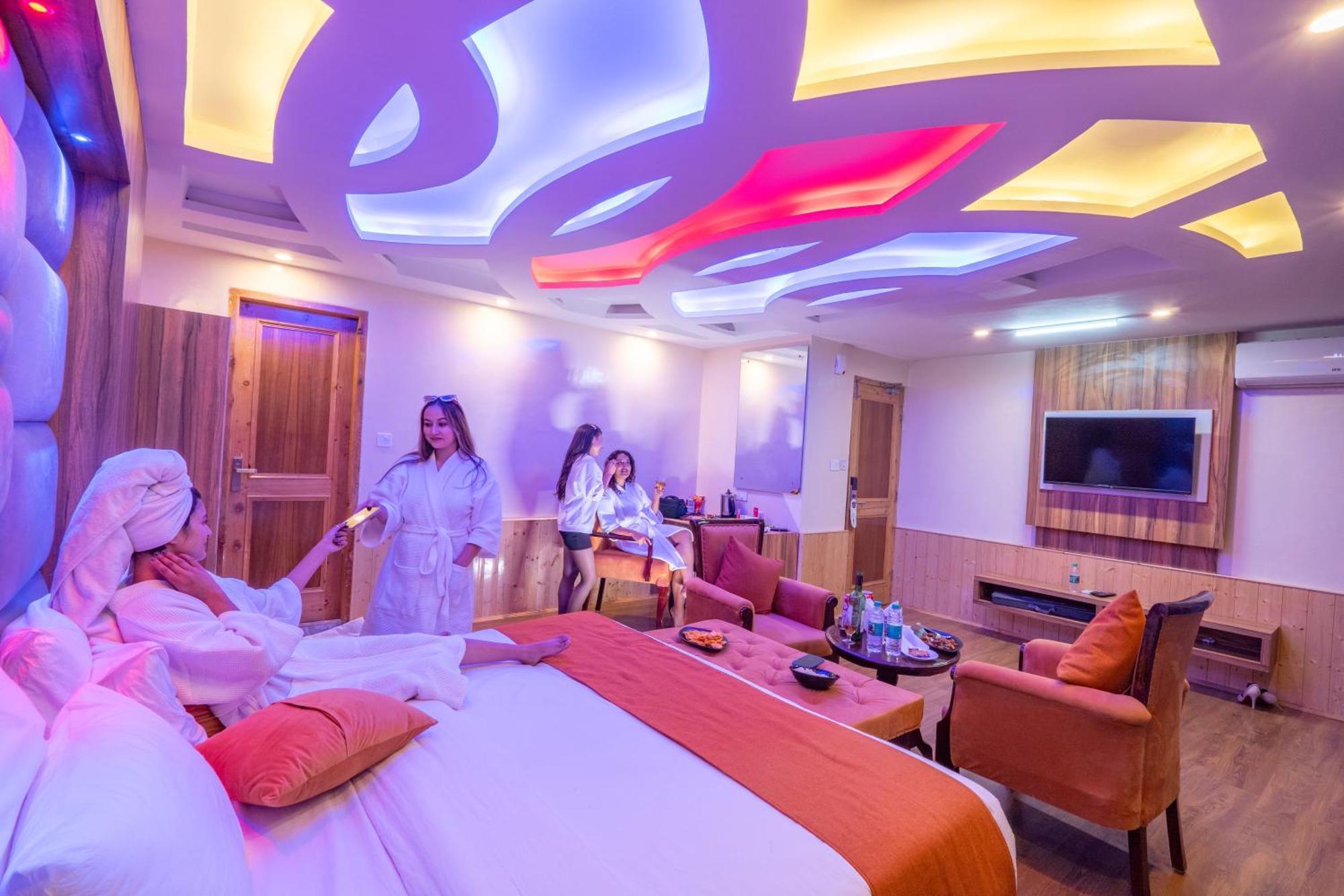 Hill River Resort - Central Heated & Air Cooled - Near Mall Road , Best Property Of Manali 2024- 2025 المظهر الخارجي الصورة
