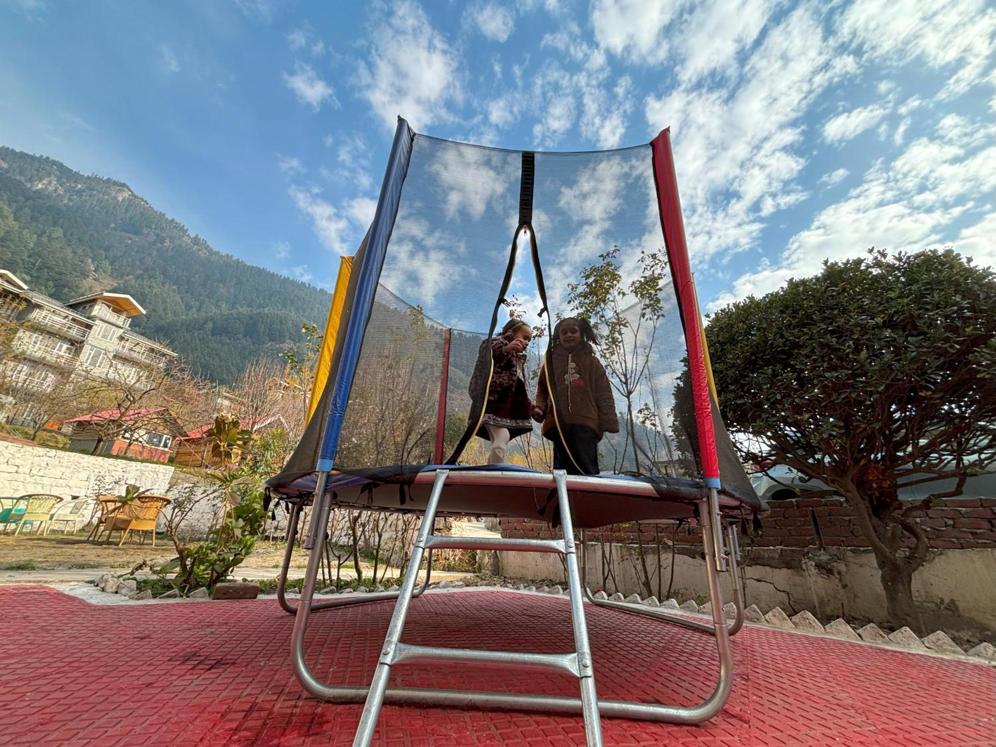 Hill River Resort - Central Heated & Air Cooled - Near Mall Road , Best Property Of Manali 2024- 2025 المظهر الخارجي الصورة