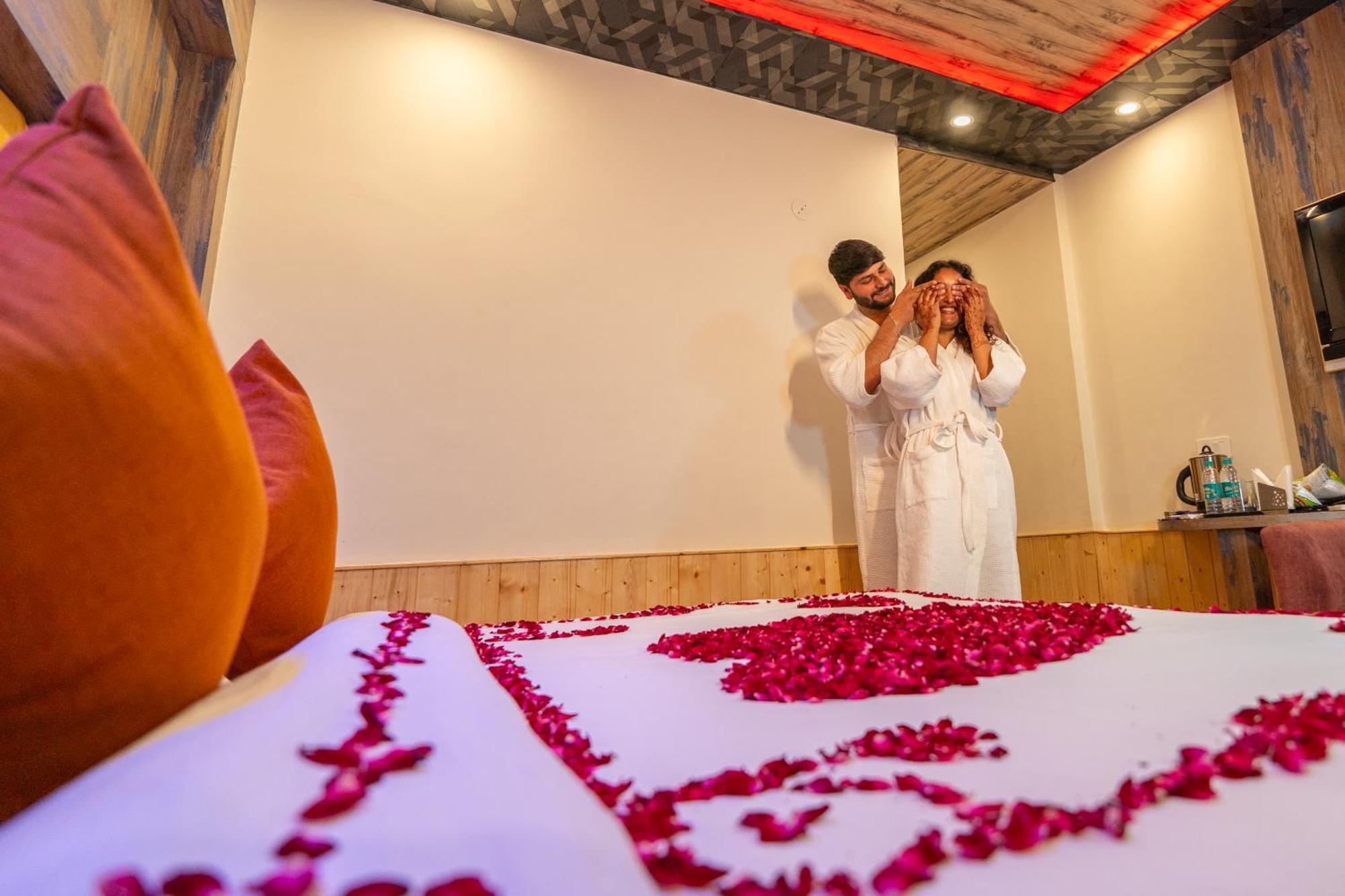 Hill River Resort - Central Heated & Air Cooled - Near Mall Road , Best Property Of Manali 2024- 2025 المظهر الخارجي الصورة