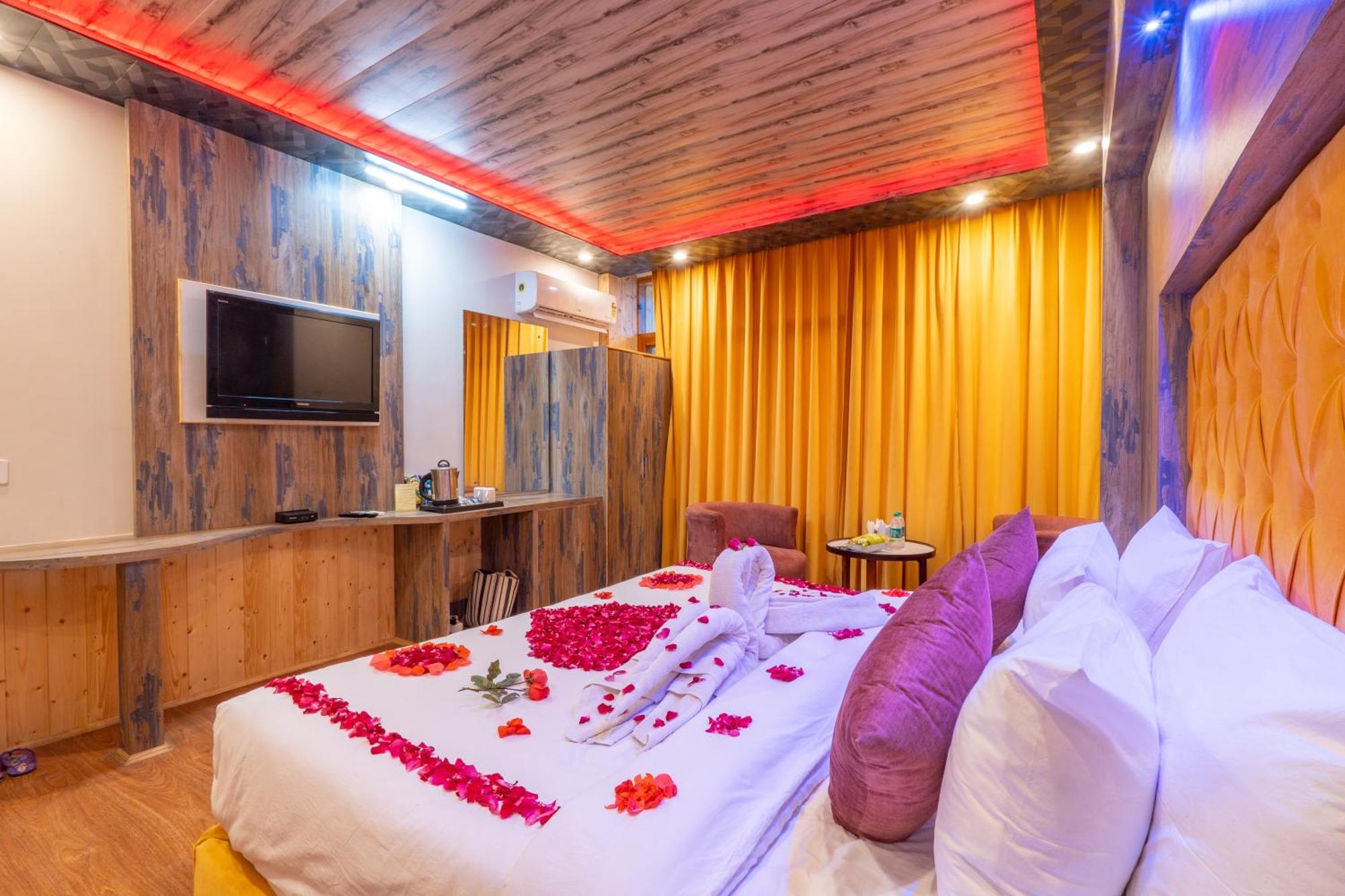 Hill River Resort - Central Heated & Air Cooled - Near Mall Road , Best Property Of Manali 2024- 2025 المظهر الخارجي الصورة